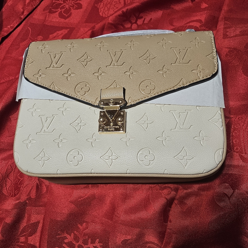 Elegant Biege/Taupe Crossbody Purse